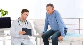 le médecin parle au patient